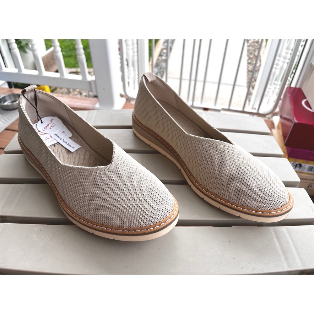 Taryn by Taryn‎ Rose Spiller Beige Comfort Knit Memory Foam Flats Size 9